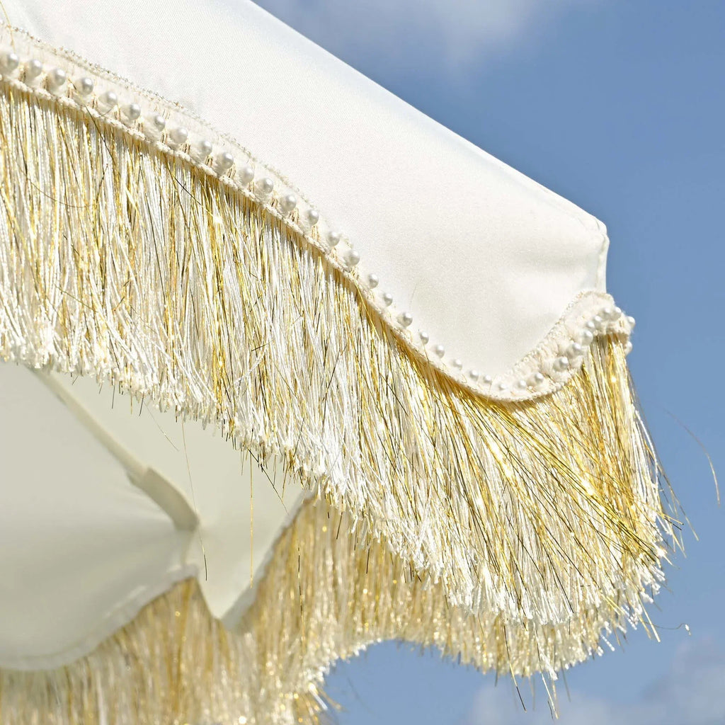 Nouveauté 2026 – Parasol de terrasse LAGarden de 1,8 m à franges et pompon, style Jazz Age, en bois, protection UPF50+, beige avec pompon doré, modèle : JZ6-01