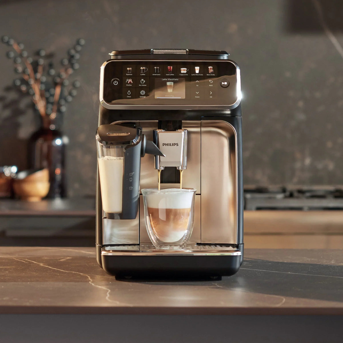 Nouveauté 2026 – Machine à expresso entièrement automatique Philips Série 4400 LatteGo , technologie SilentBrew, démarrage rapide. Café aromatique à partir de grains fraîchement moulus, 12 boissons chaudes et glacées, finition chrome noir (EP4447/90