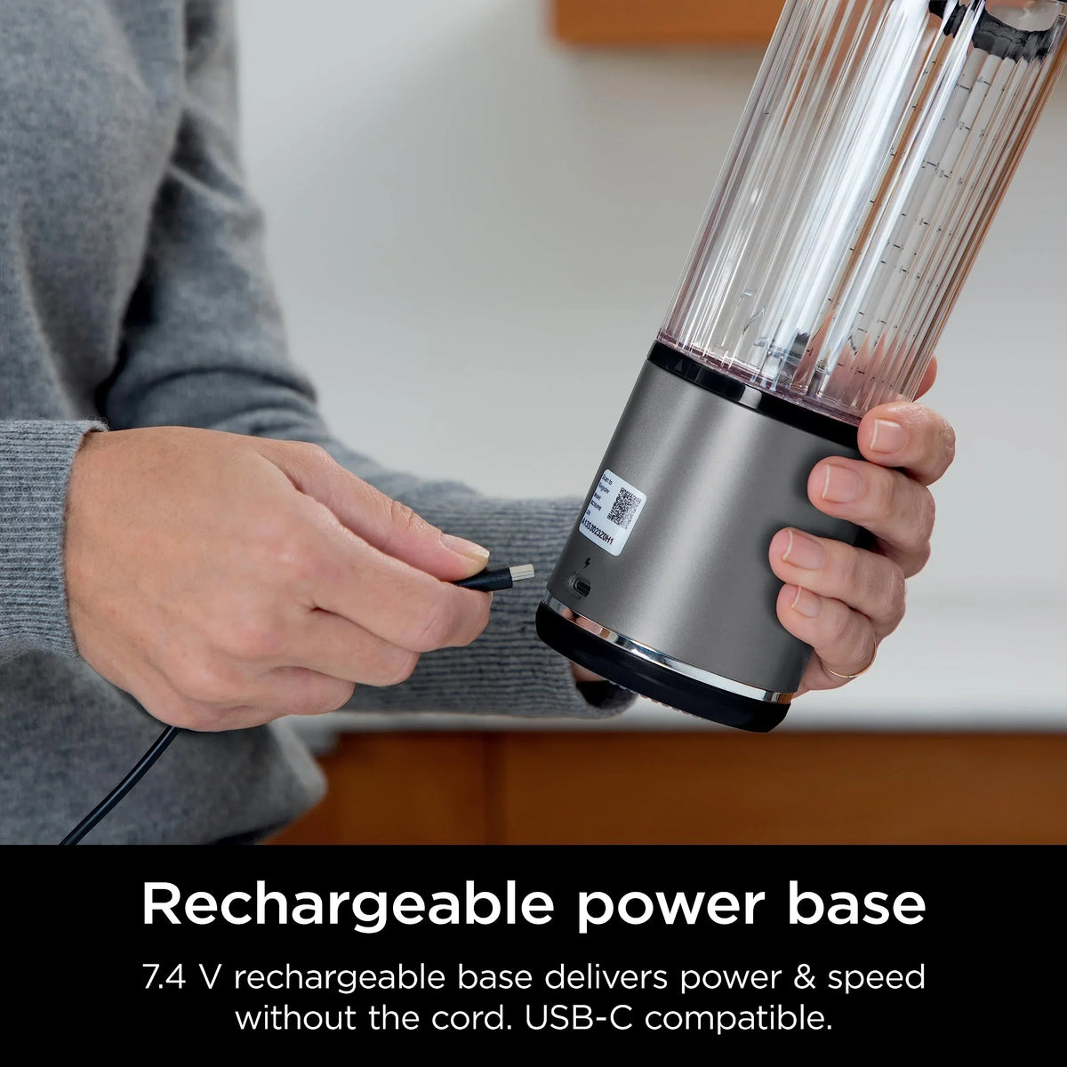 Nouveauté 2026 – Blender portable Ninja Blast , sans fil, bol de 532 ml (18 oz), blender individuel pour milkshakes et smoothies, sans BPA, couvercle étanche et bec verseur, rechargeable par USB-C, pièces compatibles lave-vaisselle, violet métallisé
