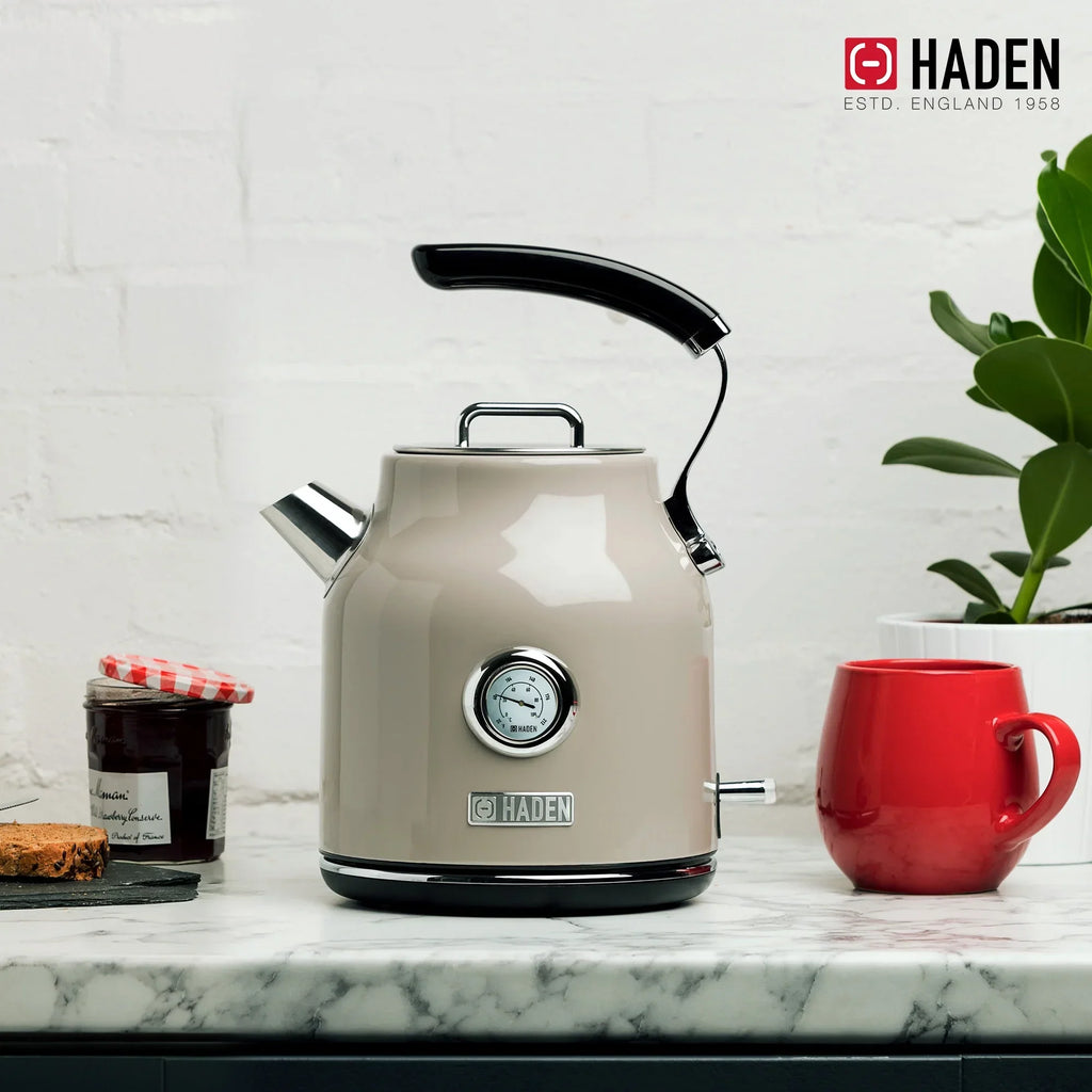 Nouveauté 2026 – Bouilloire électrique Haden Dorset 1,7 litre avec socle, mastic et chrome