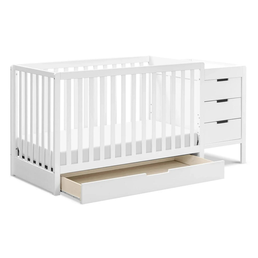 Nouveauté 2026 – Lit bébé convertible 4 en 1 avec table à langer intégrée Carter-s by DaVinci Colby, blanc