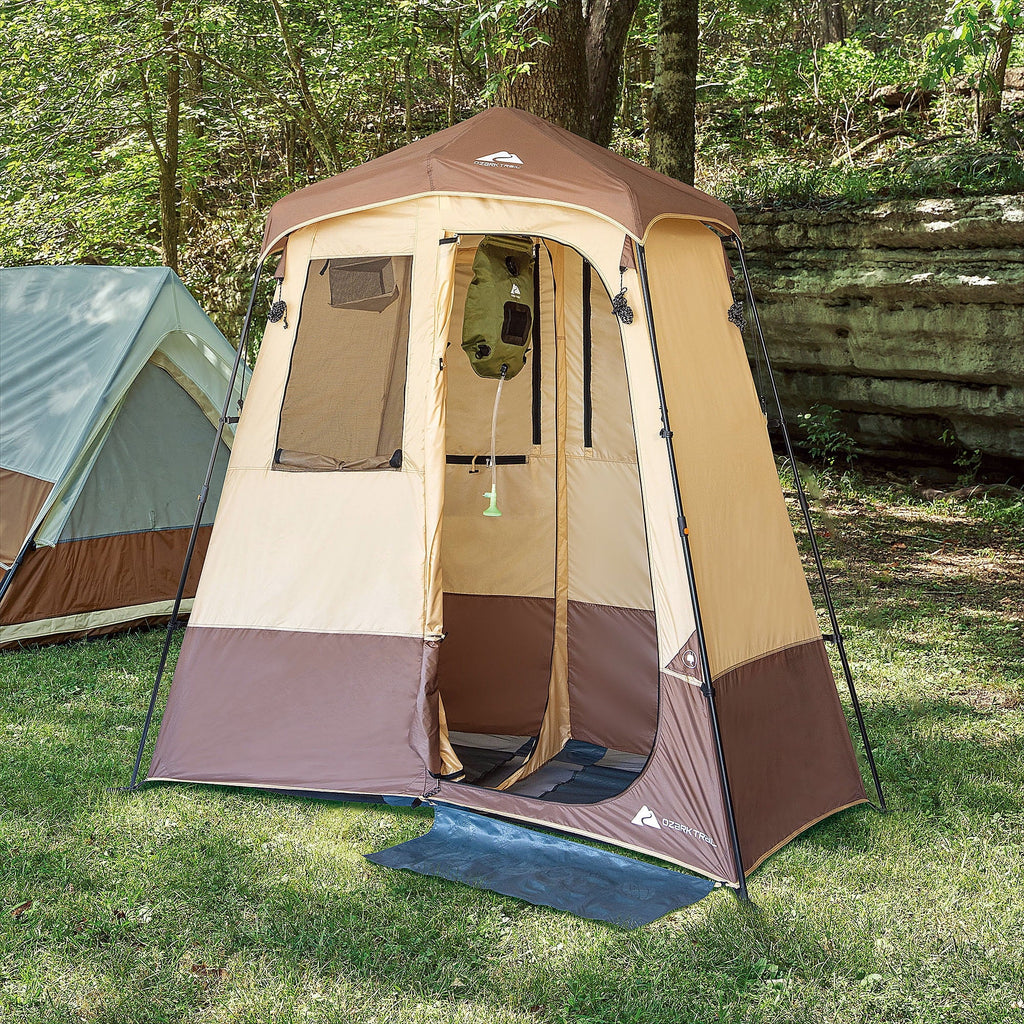 Nouveauté 2026 – Combinaison de tente de douche et utilitaire à 2 pièces Ozark Trail , comprenant un réservoir d'eau de 5 gallons, installation facile, capacité maximale de 2 personnes. Couleur kaki