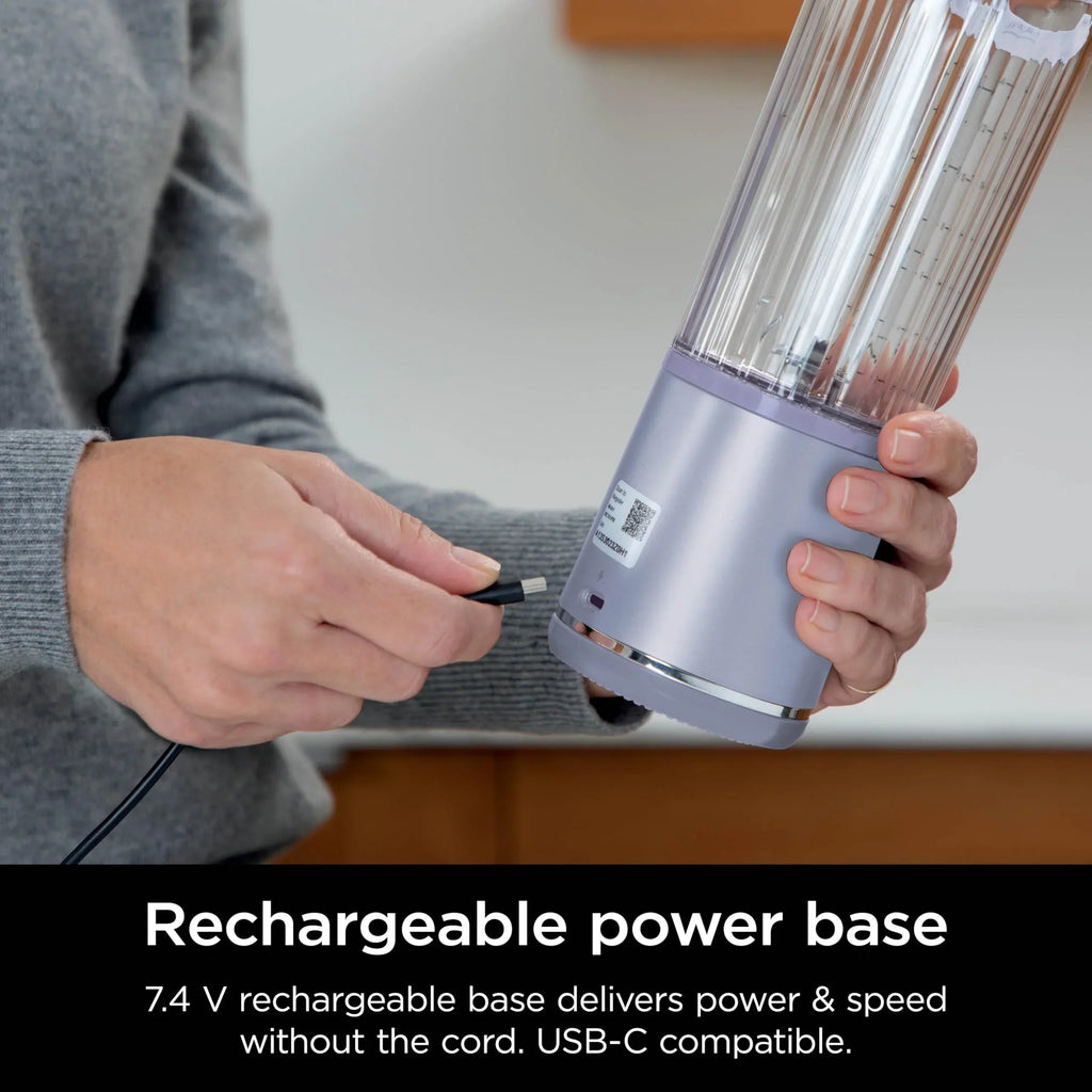 Nouveauté 2026 – Blender portable Ninja Blast , sans fil, bol de 532 ml (18 oz), blender individuel pour milkshakes et smoothies, sans BPA, couvercle étanche et bec verseur, rechargeable par USB-C, pièces compatibles lave-vaisselle, violet métallisé