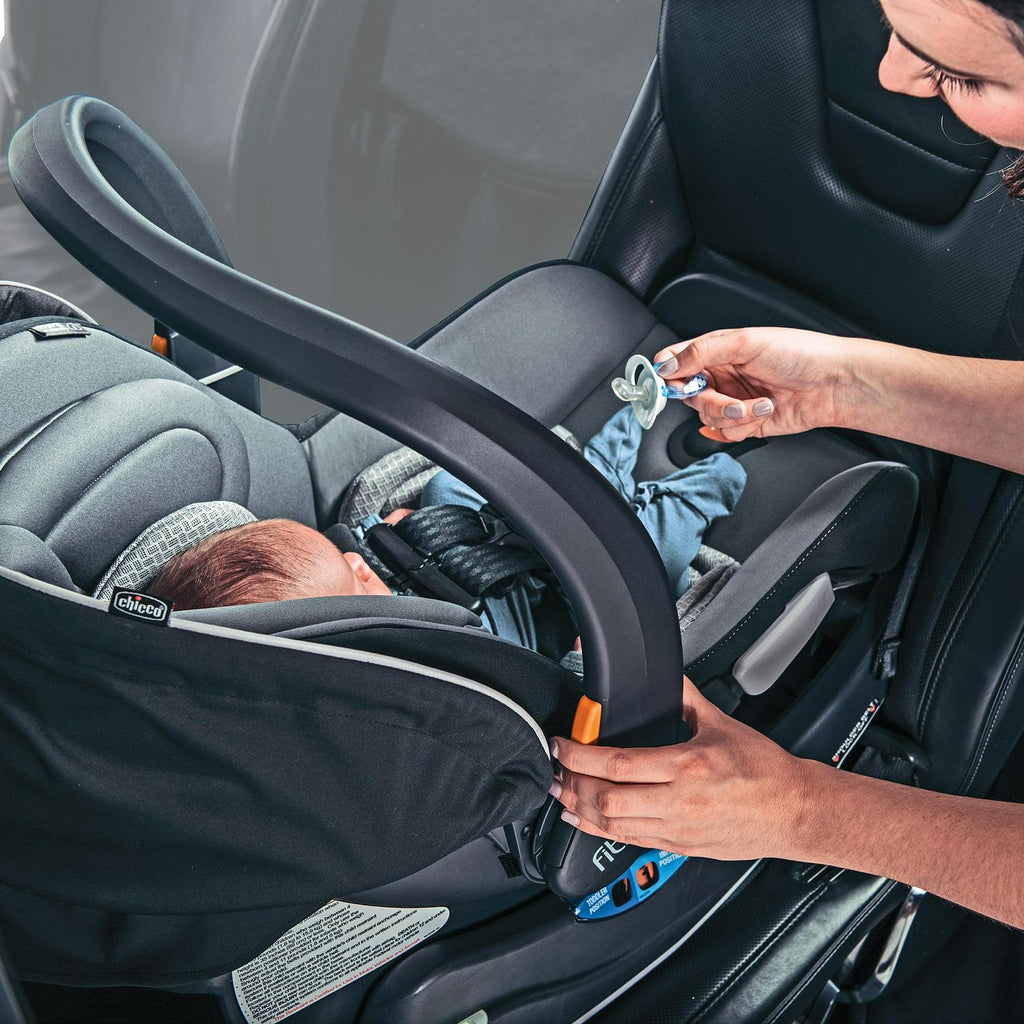 Nouveauté 2026 – Siège auto pour bébé et enfant Chicco Fit2 Adapt - Ember (Noir). Neuf