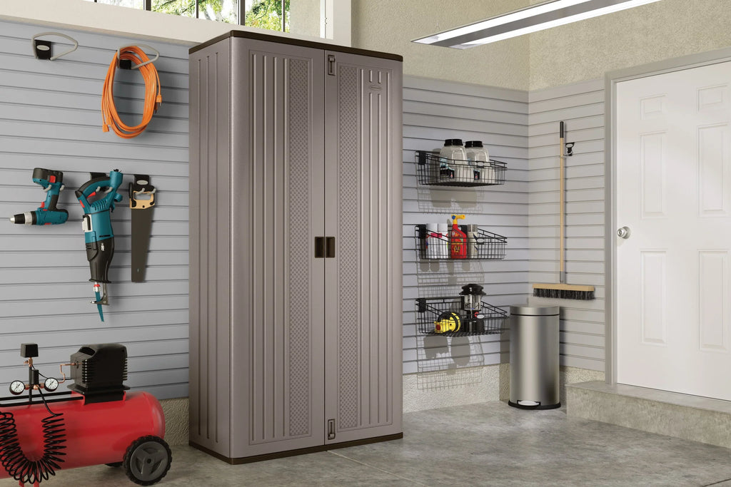 Nouveauté 2026 – Armoire de rangement extérieure Suncast Mega Tall en résine avec 3 étagères, finition platine métallisée