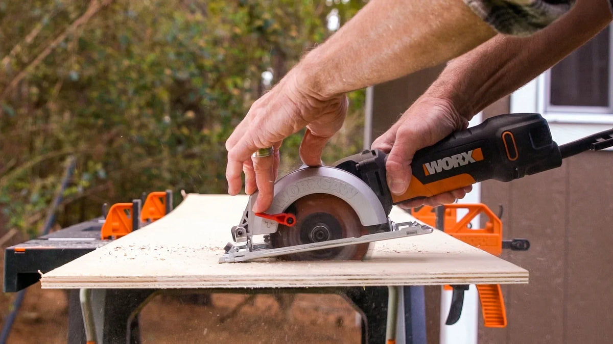 Nouveauté 2026 – Scie circulaire compacte à une main WORX WX439L 4,5 pouces et 4,5 A , noire et orange