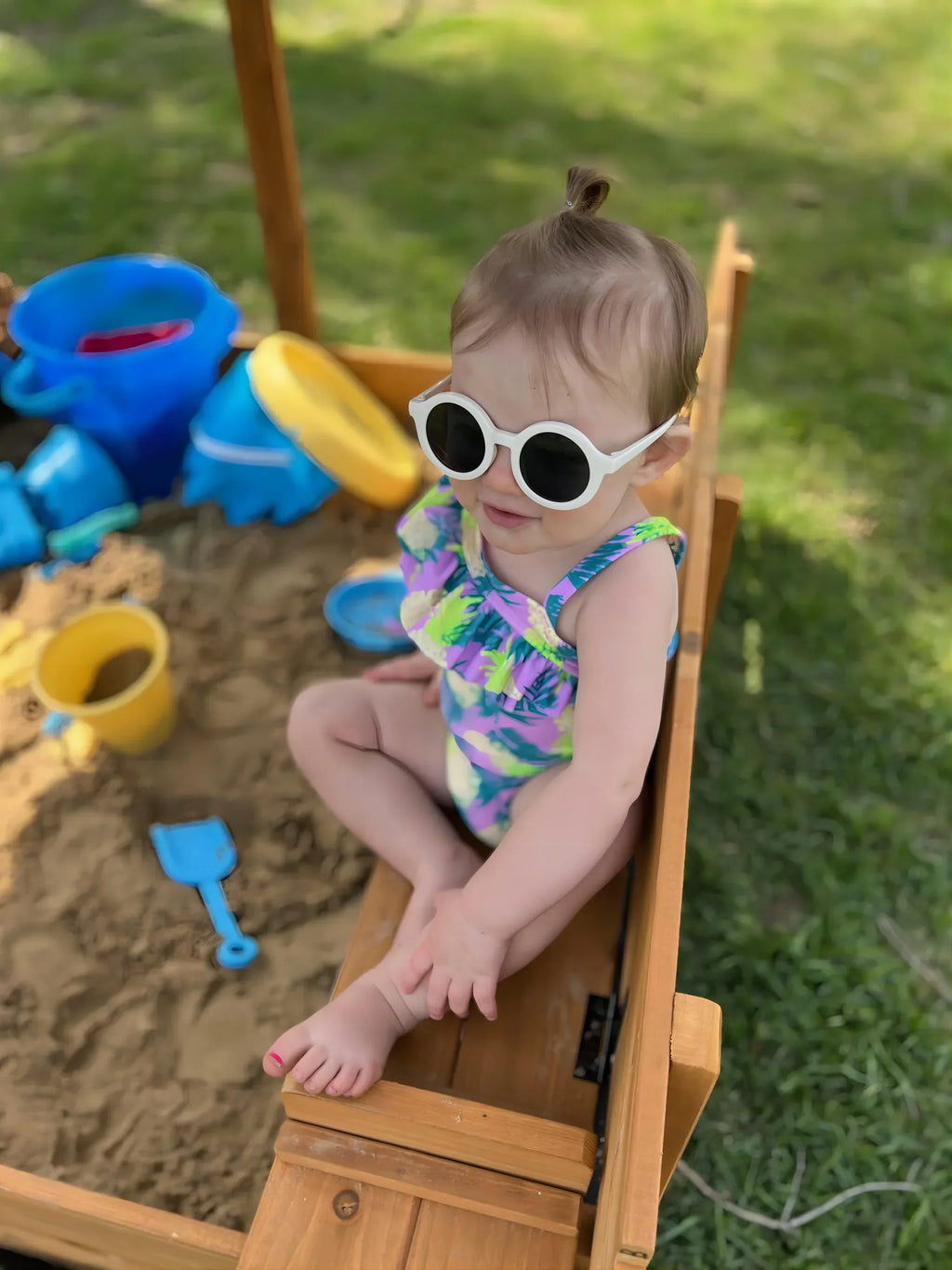Nouveauté 2026 – Bac à sable extérieur Morgete 47'' pour enfants avec couvercle et banc, centre de jeux de sable en bois