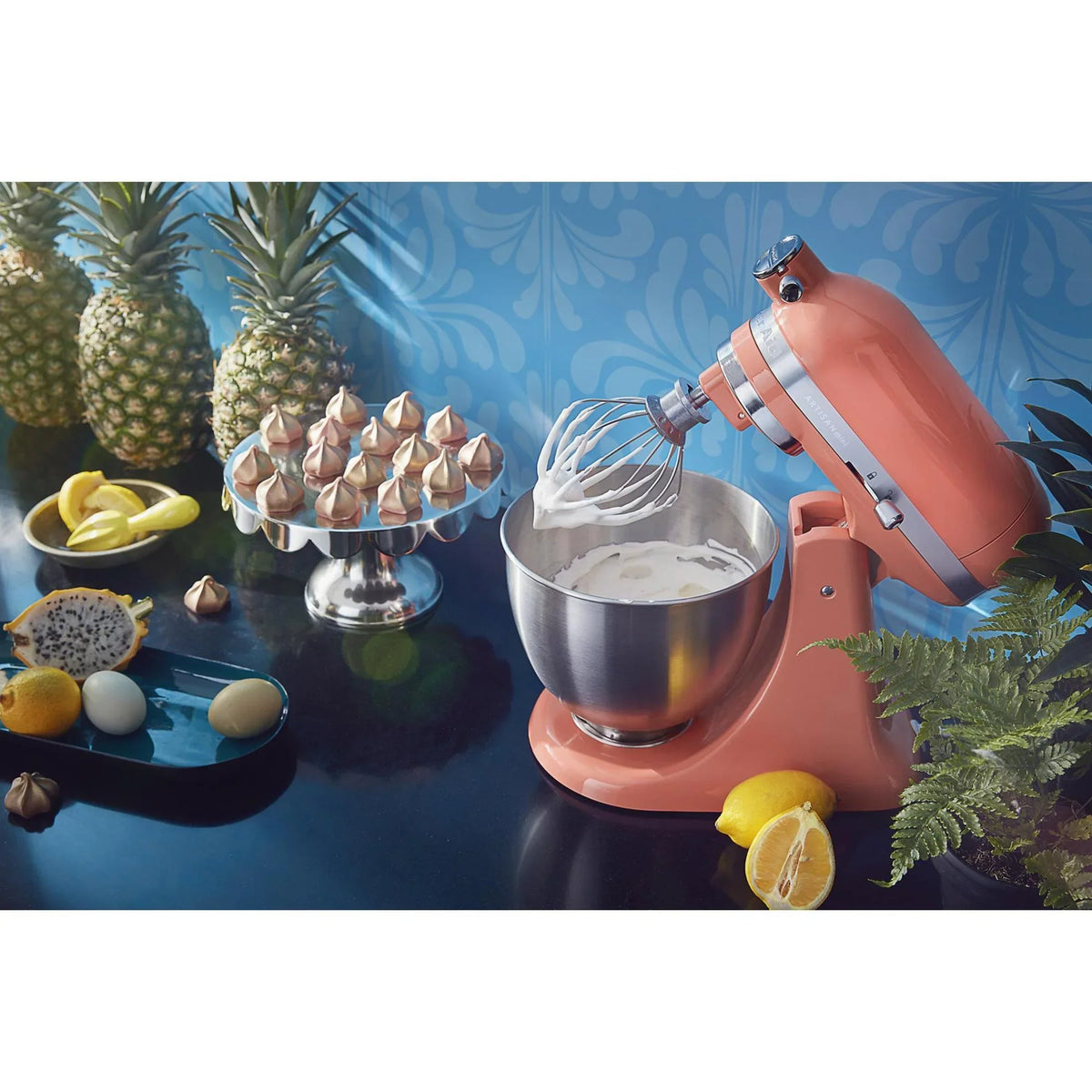 Nouveauté 2026 – Robot pâtissier KitchenAid Artisan Series 5 pintes à tête inclinable, coloris Wildflower, KSM156CXWF (édition