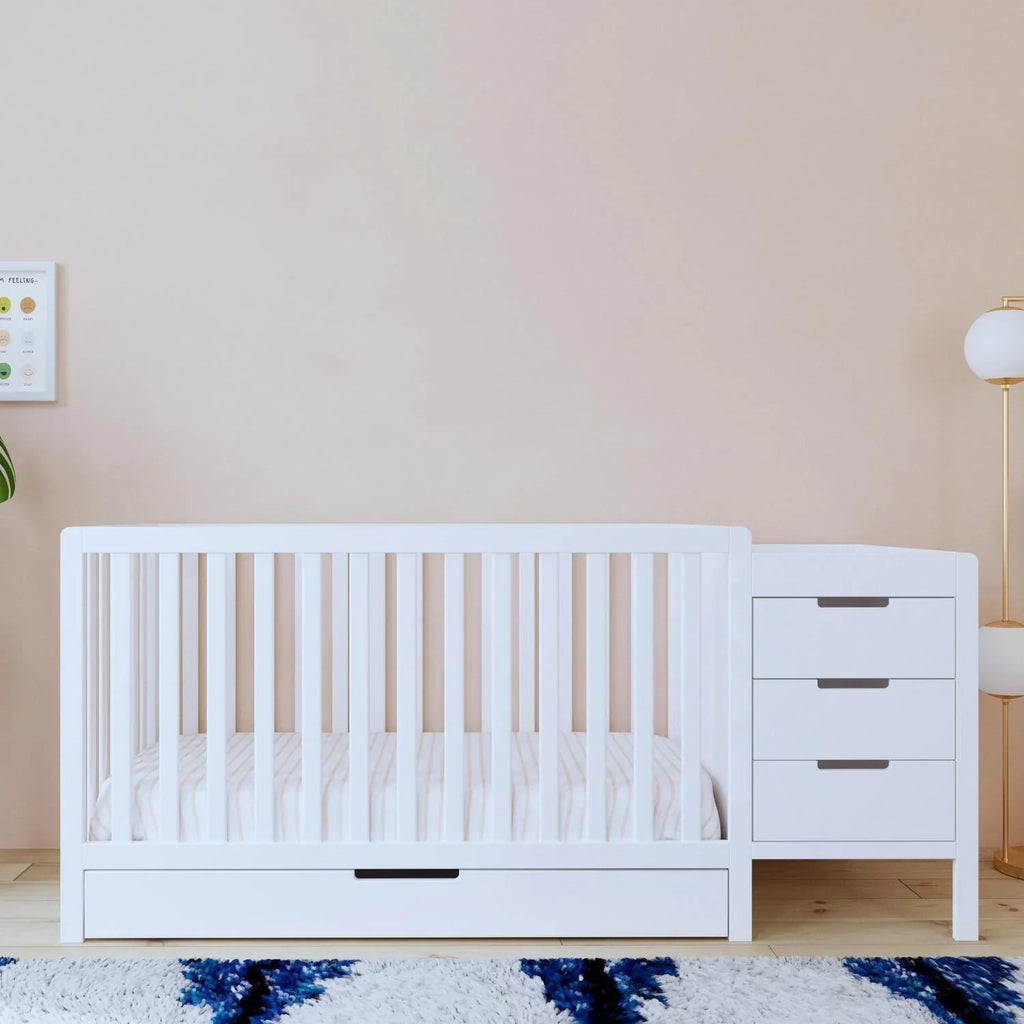Nouveauté 2026 – Lit bébé convertible 4 en 1 avec table à langer intégrée Carter-s by DaVinci Colby, blanc