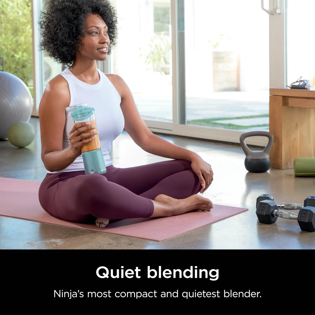 Nouveauté 2026 – Blender portable Ninja Blast , sans fil, bol de 532 ml (18 oz), blender individuel pour milkshakes et smoothies, sans BPA, couvercle étanche et bec verseur, rechargeable par USB-C, pièces compatibles lave-vaisselle, violet métallisé