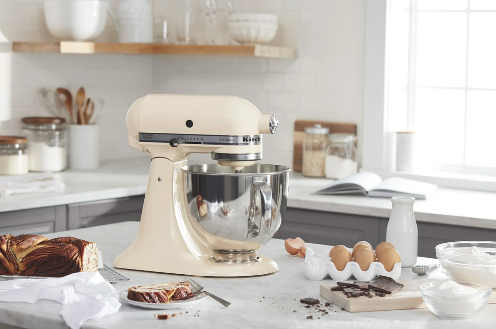 Nouveauté 2026 – Robot pâtissier KitchenAid Artisan Series 5 pintes à tête inclinable, coloris Wildflower, KSM156CXWF (édition
