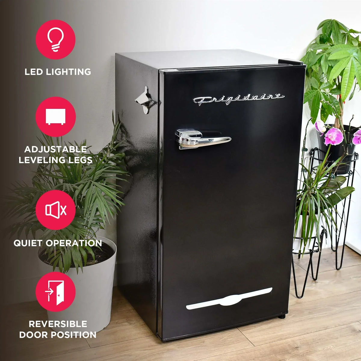 Nouveauté 2026 – Réfrigérateur de bar rétro Frigidaire EFR376-C-PINK 3,2 pi³ (rose), 65 watts, avec ouvre-bouteille latéral