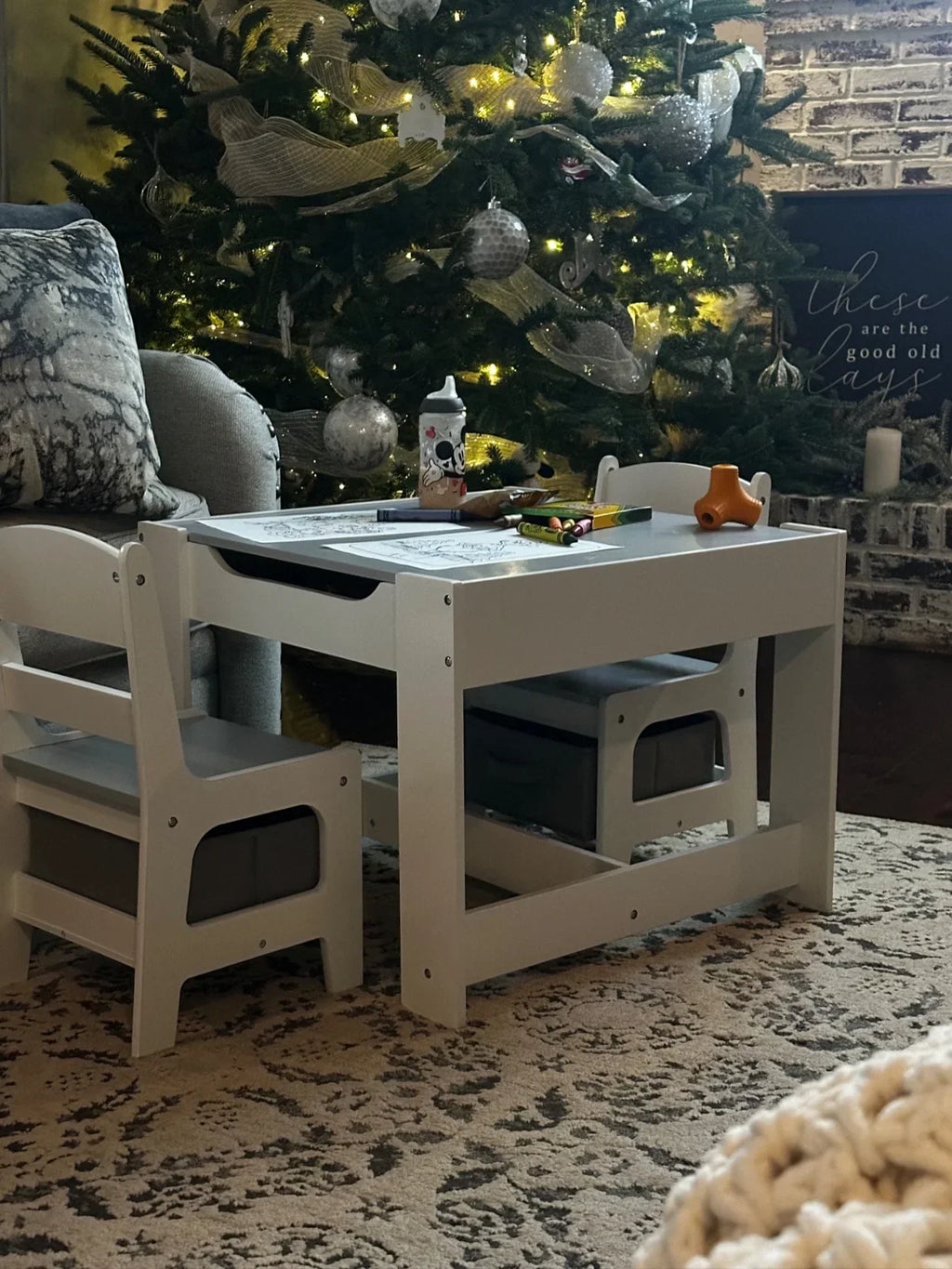 Nouveauté 2026 – Ensemble table et 2 chaises pour enfants LINLUX , table d'activités avec tableau noir/blanc, gris