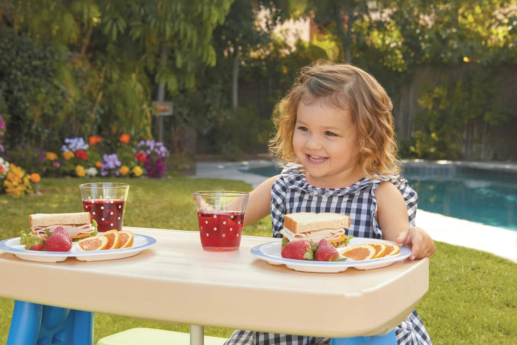 Nouveauté 2026 – Table de pique-nique robuste pour enfants Little Tikes Easy Store, avec parasol, pour l'intérieur et l'extérieur, à partir de 2 ans