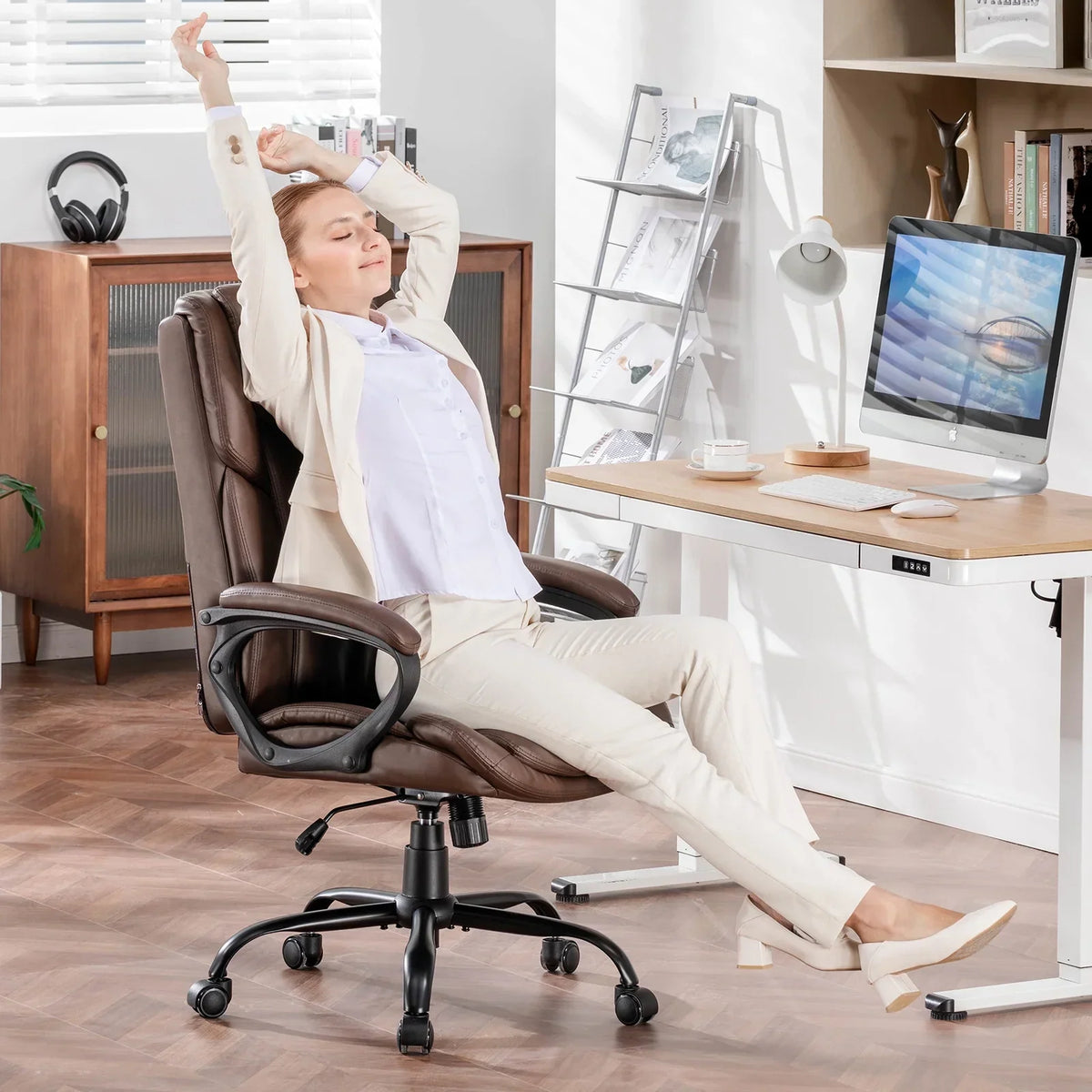 Nouveauté 2026 – Fauteuil de bureau ergonomique Mainstays Executive à dossier haut en cuir noir