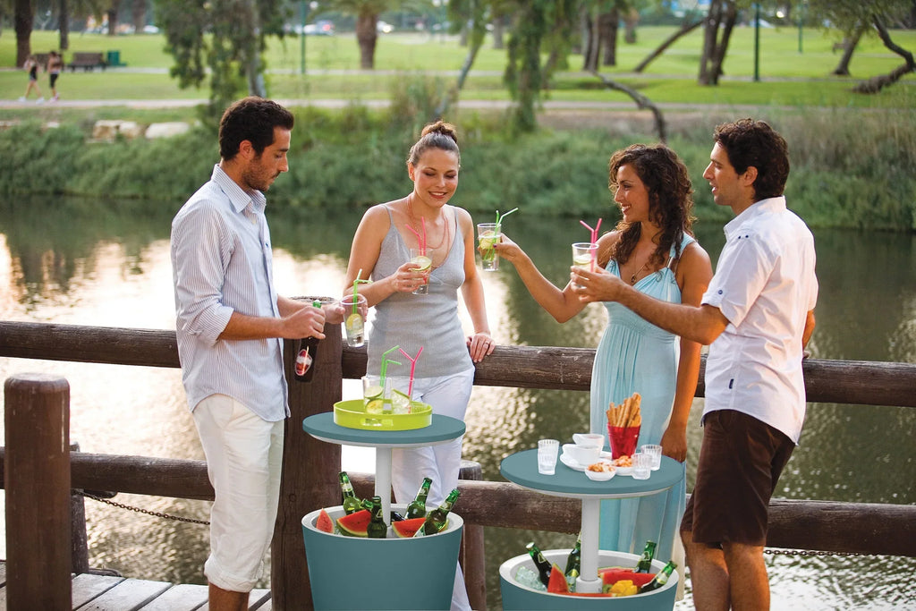 Nouveauté 2026 – Table d'appoint et bar isotherme Keter Pacific Cool Bar 2 en 1 de 28 litres (7,5 gallons), résistante aux intempéries, en résine durable, aspect rotin marron