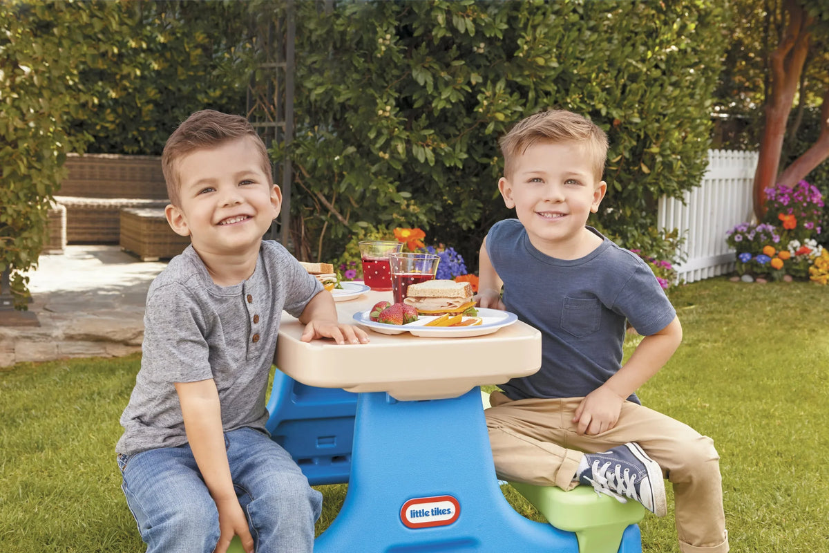 Nouveauté 2026 – Table de pique-nique robuste pour enfants Little Tikes Easy Store, avec parasol, pour l'intérieur et l'extérieur, à partir de 2 ans