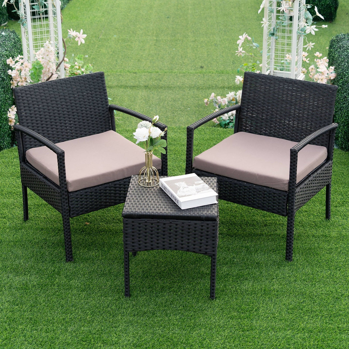 Nouveauté 2026 – Ensemble de mobilier de jardin Tappio , 3 pièces, style bistro, comprenant des chaises de conversation en rotin, une table d'appoint et des coussins. Idéal pour balcon, jardin ou terrasse. Couleur : rouge