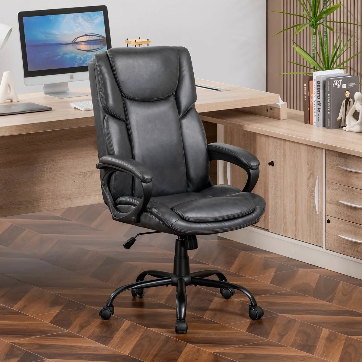 Nouveauté 2026 – Fauteuil de bureau ergonomique Mainstays Executive à dossier haut en cuir noir