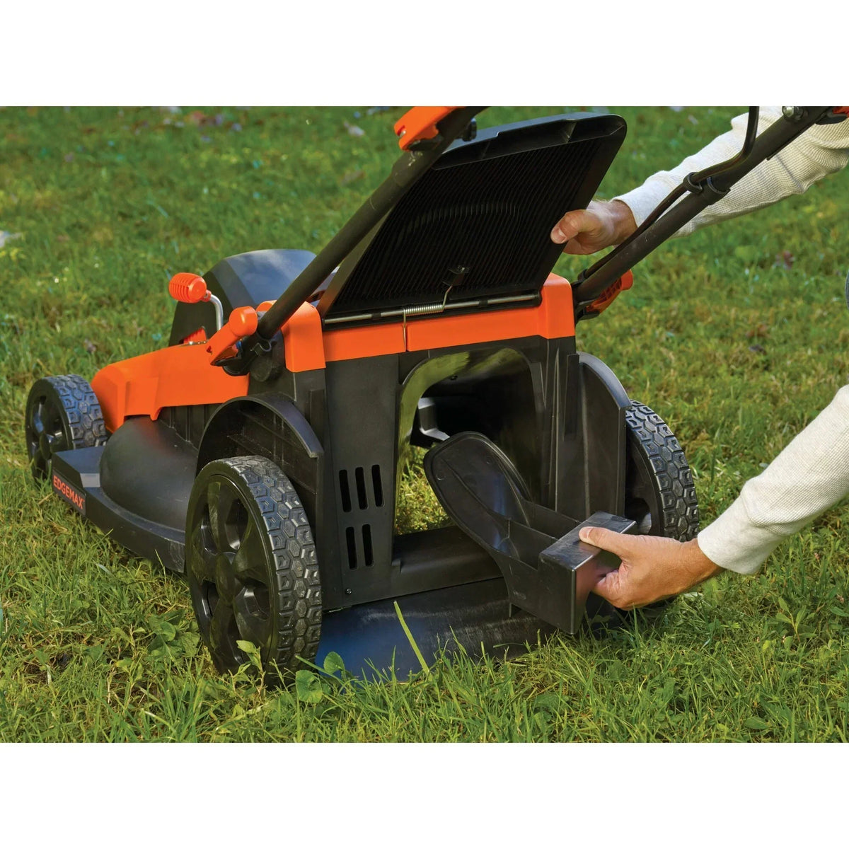 Nouveauté 2026 – Tondeuse à gazon sans fil BLACK+DECKER 40V MAX* avec batterie et chargeur inclus (CM2043C