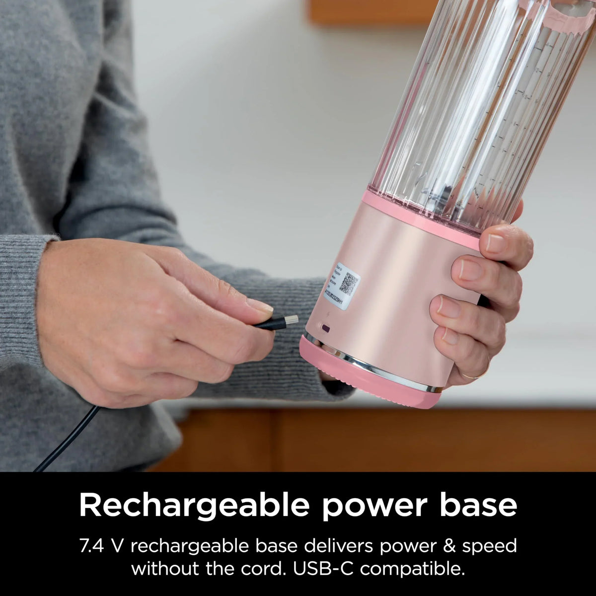 Nouveauté 2026 – Blender portable Ninja Blast , sans fil, bol de 532 ml (18 oz), blender individuel pour milkshakes et smoothies, sans BPA, couvercle étanche et bec verseur, rechargeable par USB-C, pièces compatibles lave-vaisselle, violet métallisé