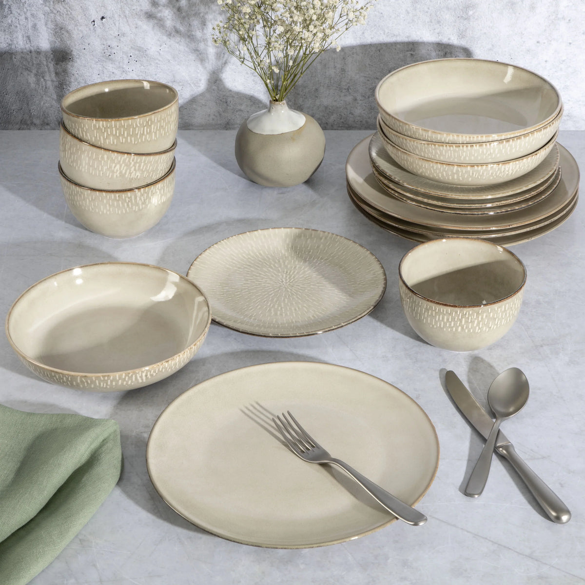 Nouveauté 2026 – Service de table 16 pièces Gibson Elite Matisse - Taupe