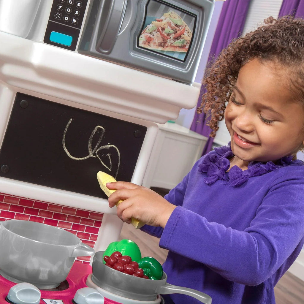 Nouveauté 2026 – Cuisine pour tout-petits Step2 Great Gourmet rose tendre en plastique souple avec ensemble de jeu de 35 pièces