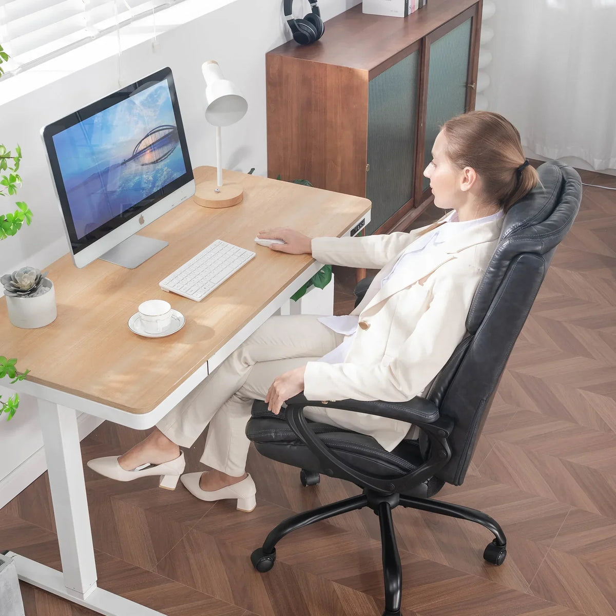 Nouveauté 2026 – Fauteuil de bureau ergonomique Mainstays Executive à dossier haut en cuir noir