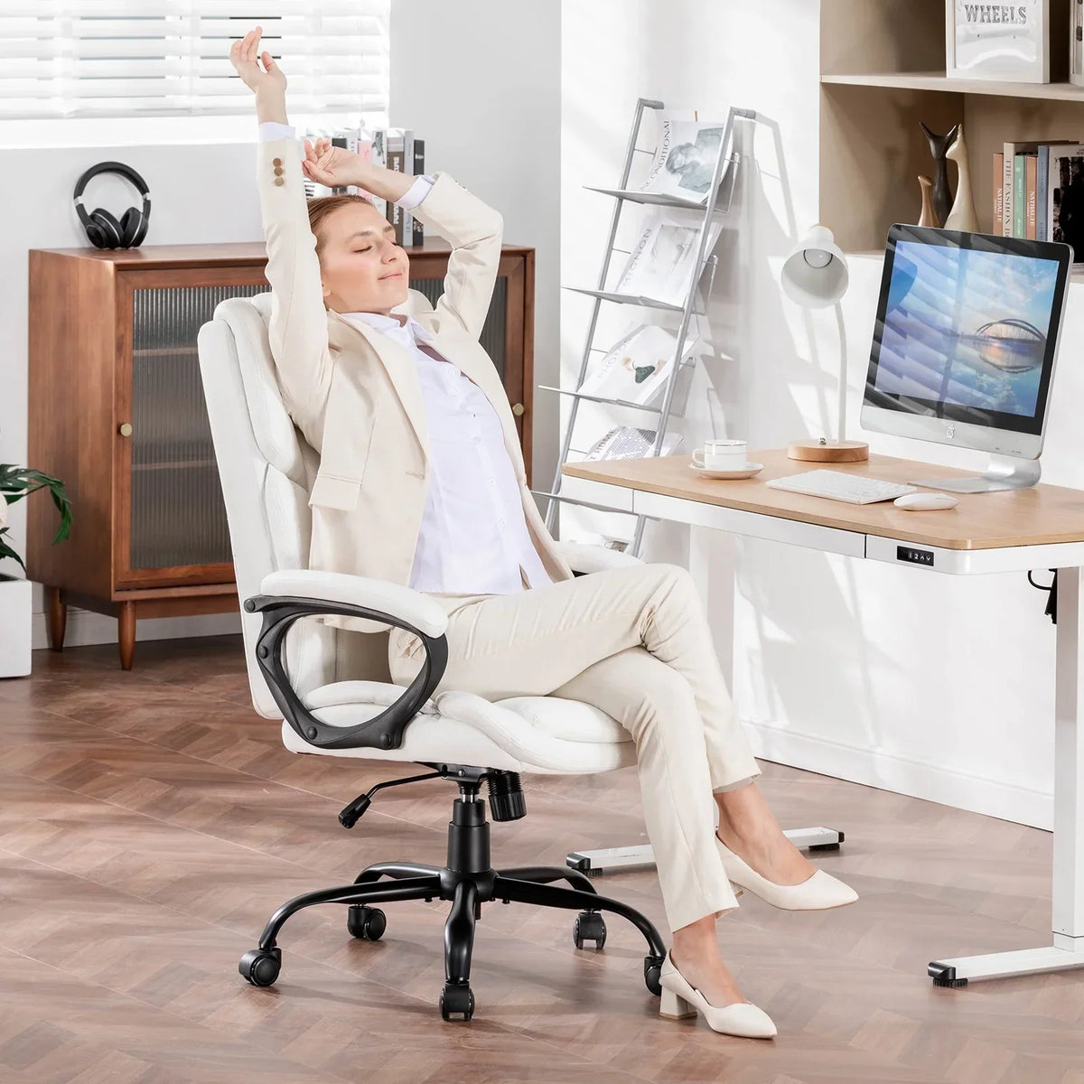Nouveauté 2026 – Fauteuil de bureau ergonomique Mainstays Executive à dossier haut en cuir noir