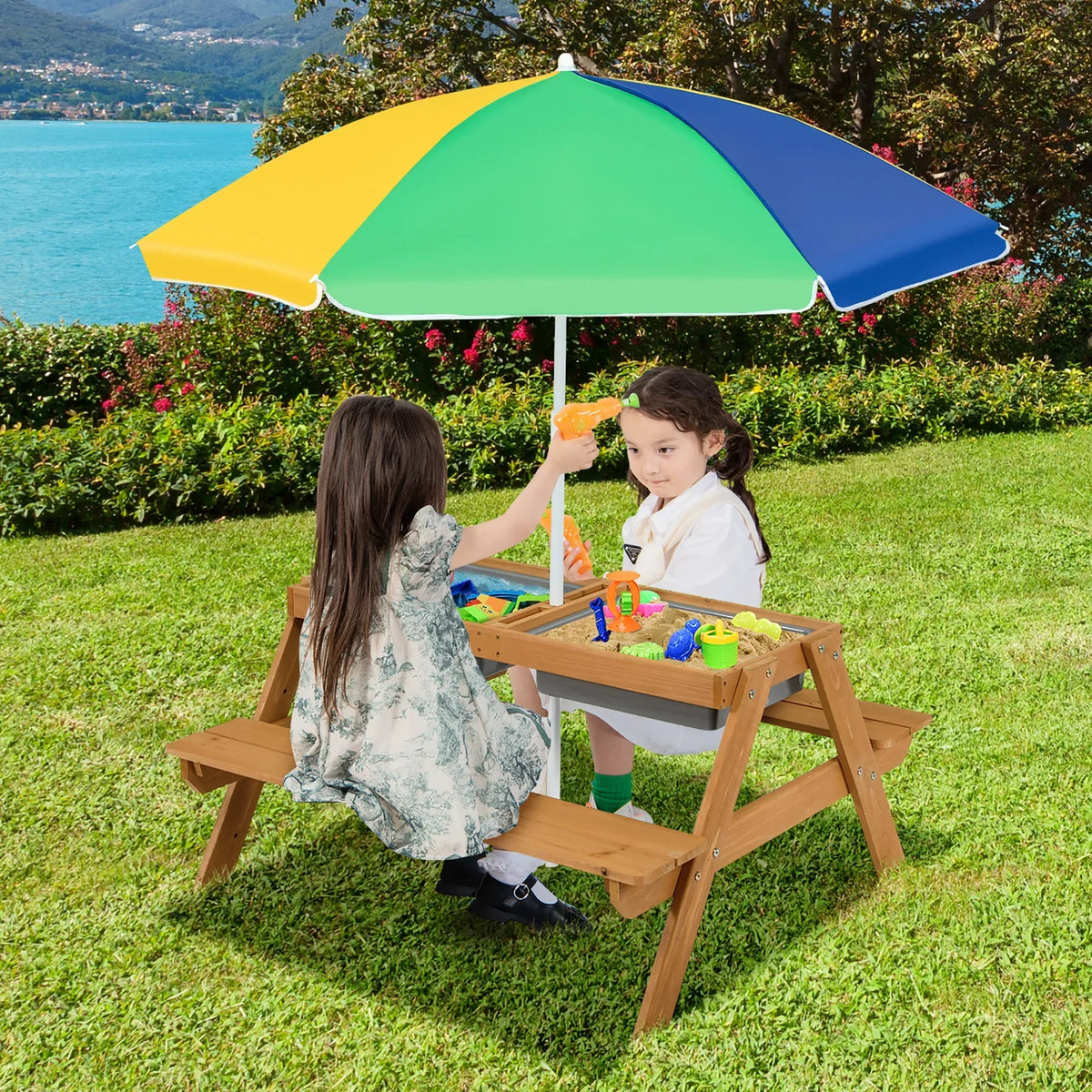Nouveauté 2026 – Table de pique-nique 3 en 1 pour enfants Costway , en bois, avec bacs à sable et à eau, parasol et autres jeux, verte