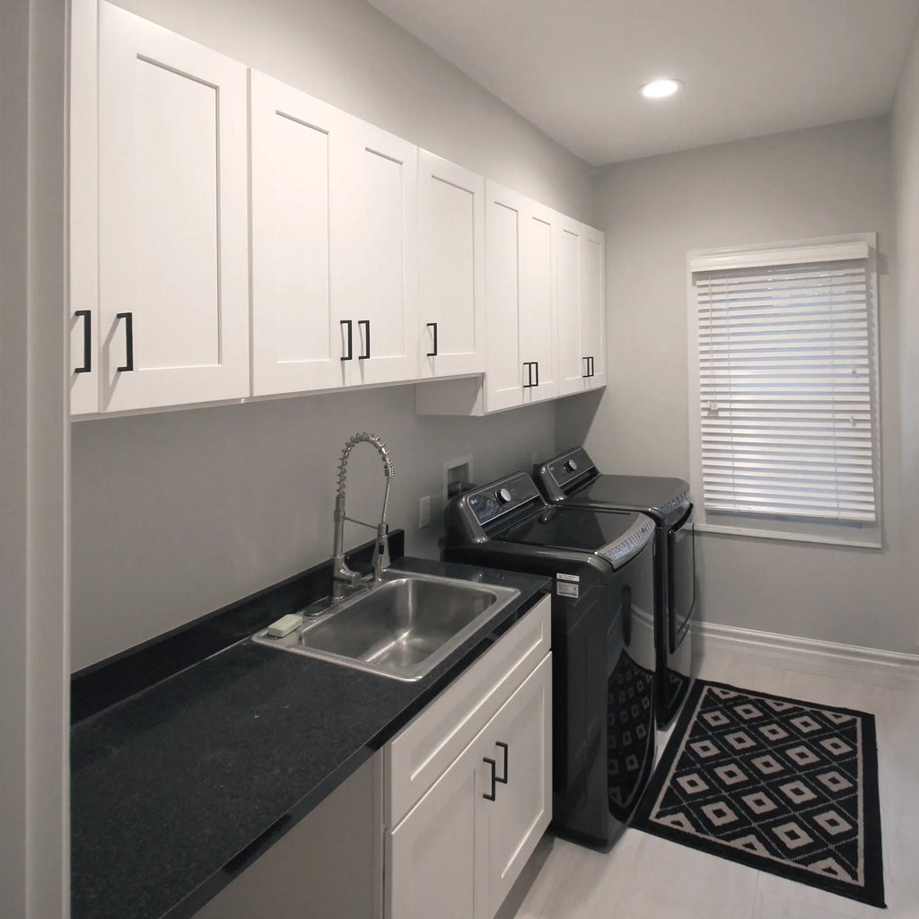 Nouveauté 2026 – Meuble bas de cuisine Design House Brookings , en bois, style Shaker, à 2 portes et 2 tiroirs (48 x 34,5 x 24 po), prêt à assembler, blanc Sherwin Williams