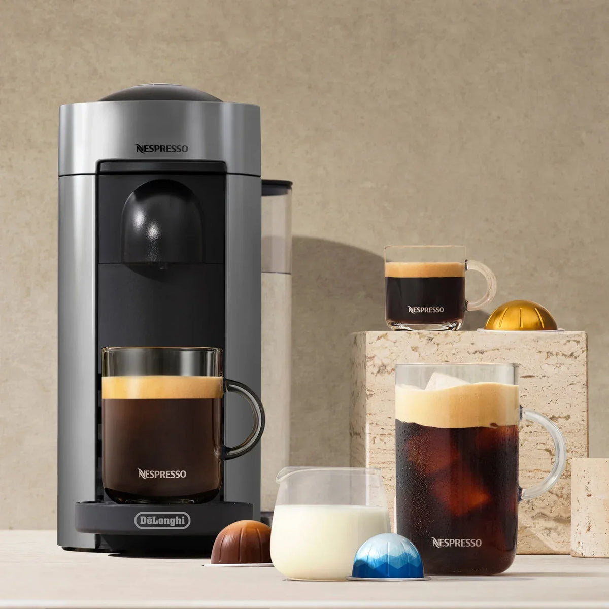 Nouveauté 2026 – Machine à café et expresso Nespresso Vertuo Plus de De'Longhi avec Aerocinno, grise, dosettes individuelles