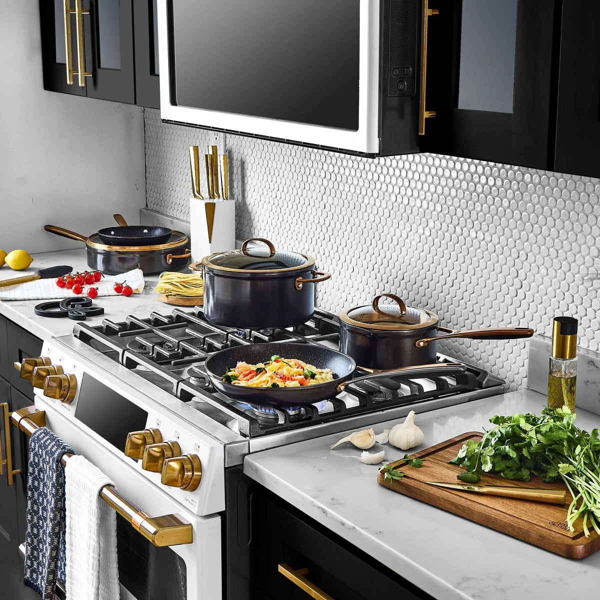 Nouveauté 2026 – Batterie de cuisine antiadhésive 12 pièces Thyme & Table Supreme , casseroles et poêles - Bronze
