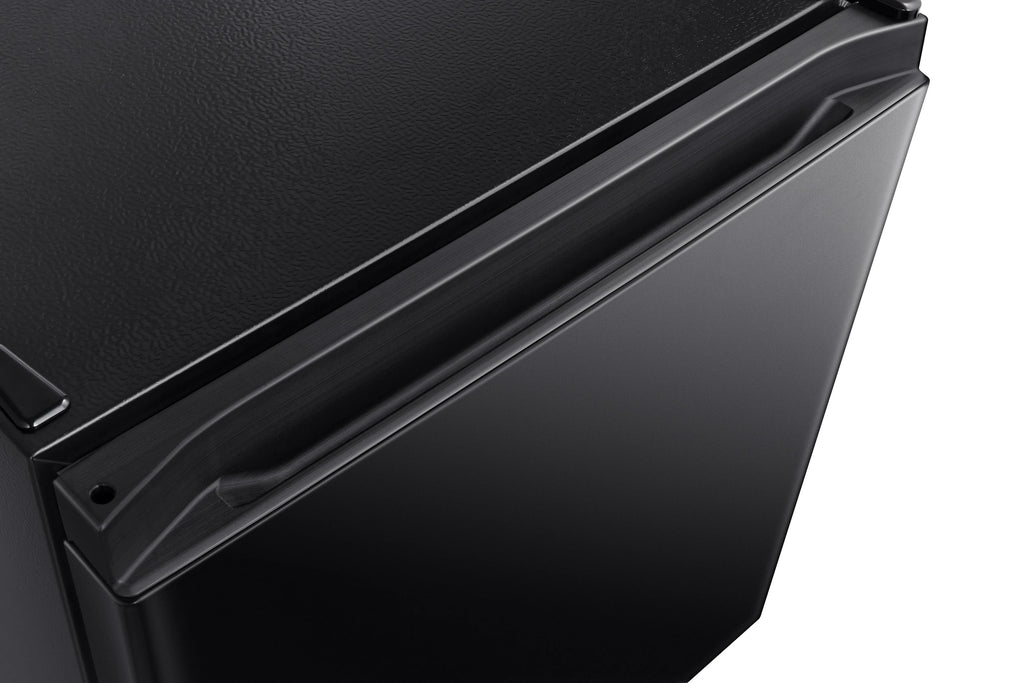 Nouveauté 2026 – Mini-réfrigérateur Hisense 1,6 pi³ à une porte, noir, Energy Star, garantie d'un an, WMS017M6XBE (neuf), année