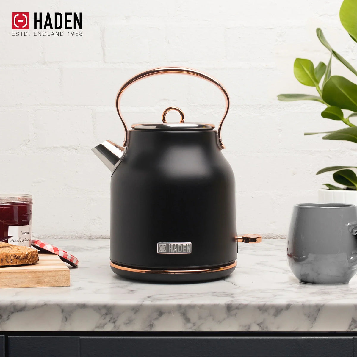 Nouveauté 2026 – Bouilloire électrique Haden Heritage 1500 1,7 W , finition noir mat avec accents cuivrés