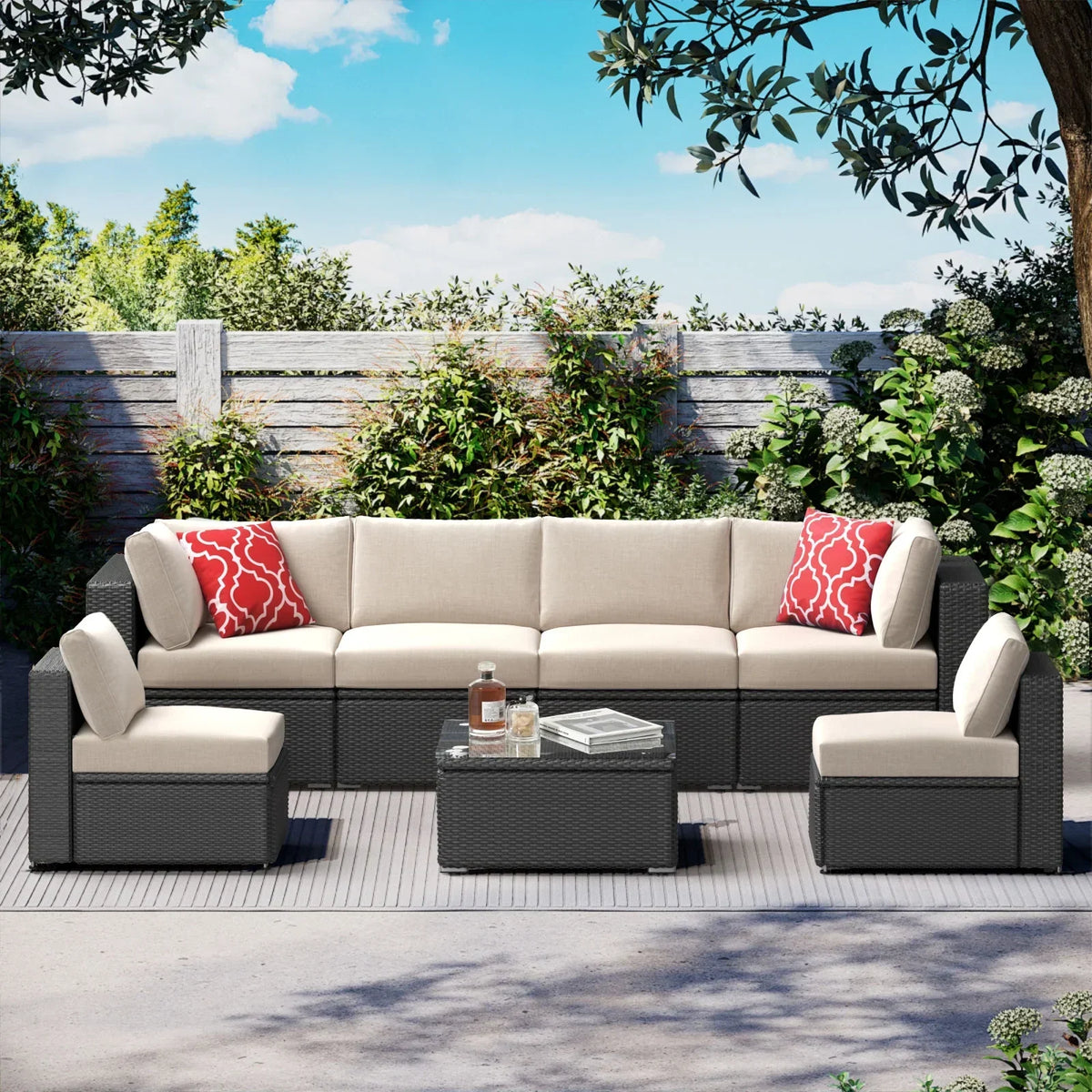 Nouveauté 2026 – Ensemble de mobilier de patio 7 pièces , canapé d'angle en rotin PE, ensemble de conversation avec coussins et table basse en verre, pour balcon, pelouse et jardin, gris
