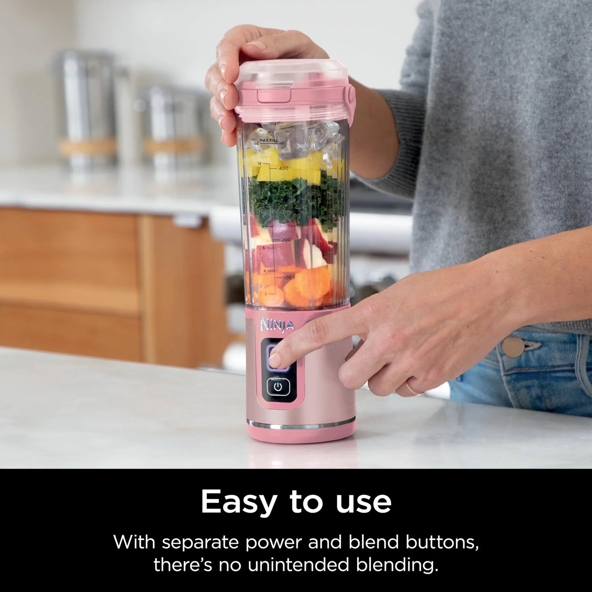 Nouveauté 2026 – Blender portable Ninja Blast , sans fil, bol de 532 ml (18 oz), blender individuel pour milkshakes et smoothies, sans BPA, couvercle étanche et bec verseur, rechargeable par USB-C, pièces compatibles lave-vaisselle, violet métallisé