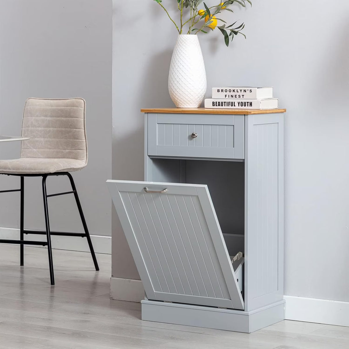 Nouveauté 2026 – Armoire à poubelles double basculante Hlivelood , 75 litres, résistante aux animaux, avec panier à linge et planche à découper, et tiroirs de rangement escamotables pour le tri des déchets en bois