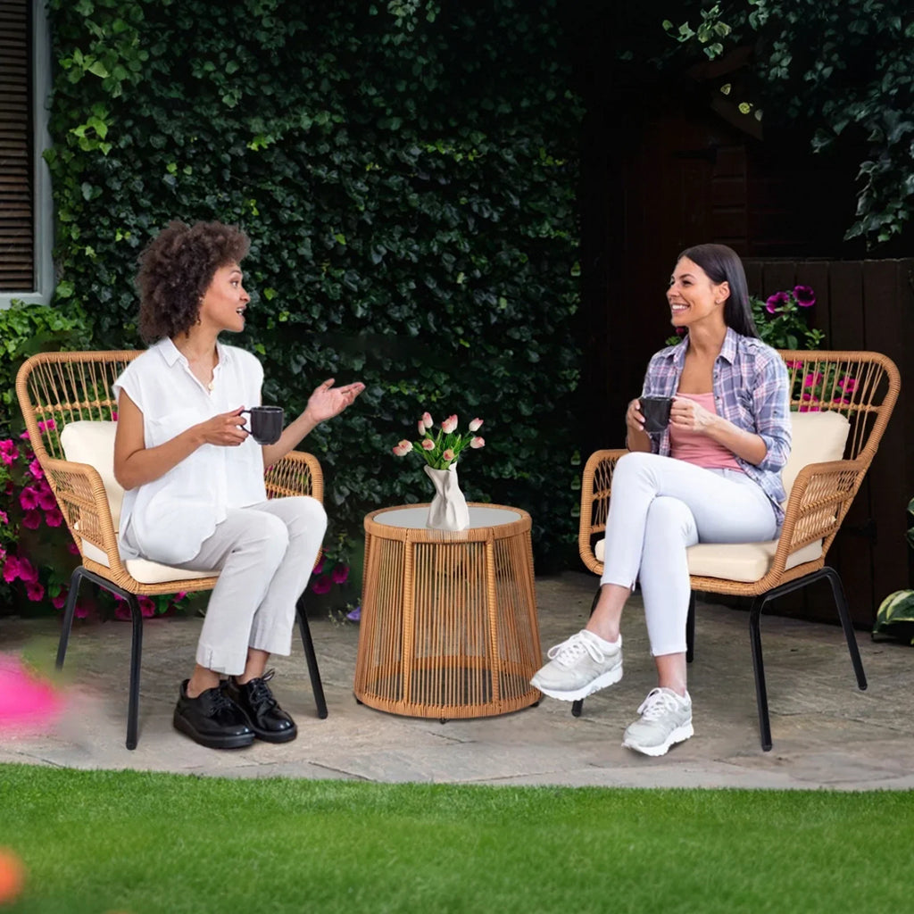 Nouveauté 2026 – Ensemble bistro de conversation 3 pièces Tappio pour patio, mobilier de jardin en rotin, table basse en verre et coussins, jaune/beige, idéal pour le jardin, le balcon, la terrasse ou la piscine