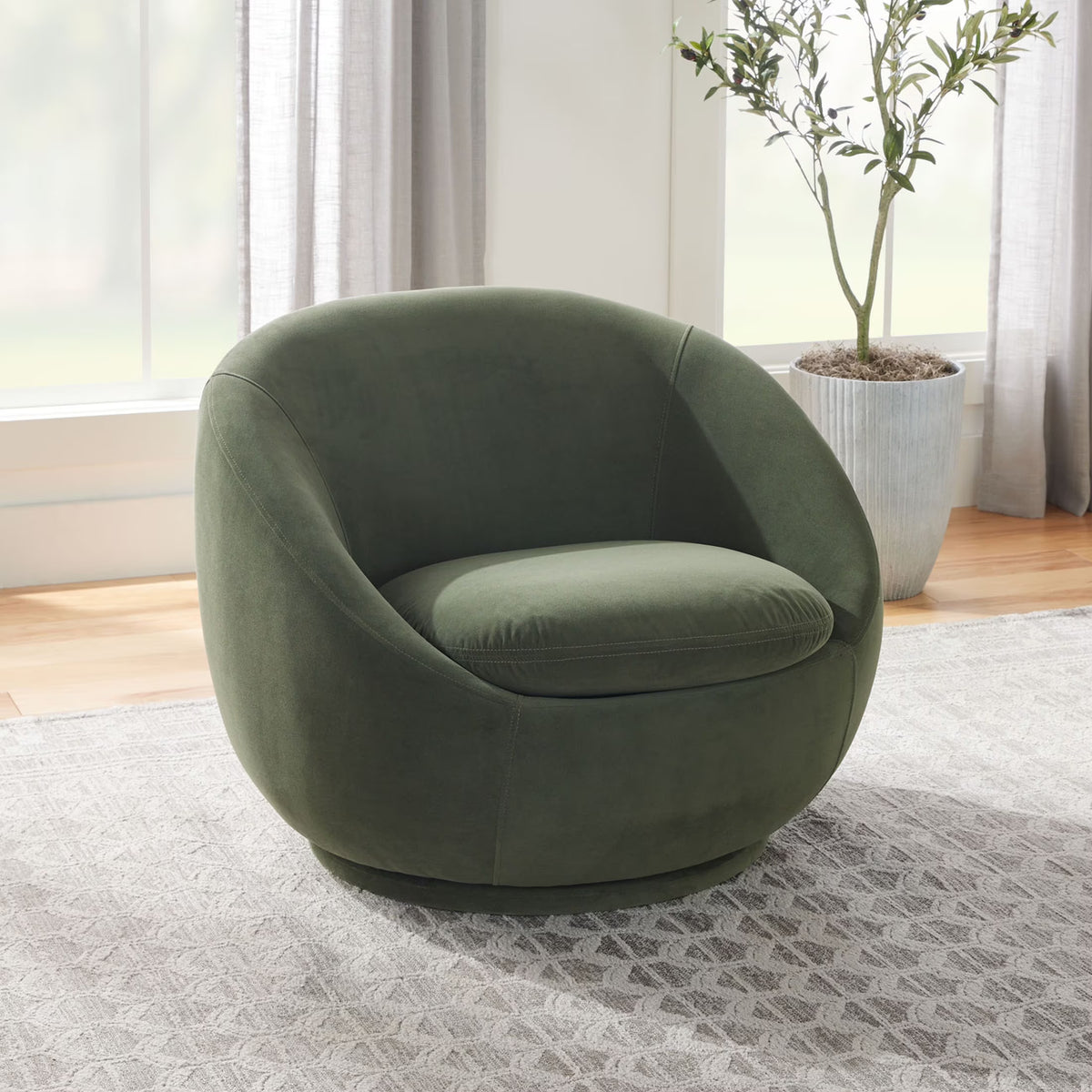 Nouveauté 2026 – Fauteuil pivotant Mira de Better Homes & Gardens , en peau de mouton retournée crème