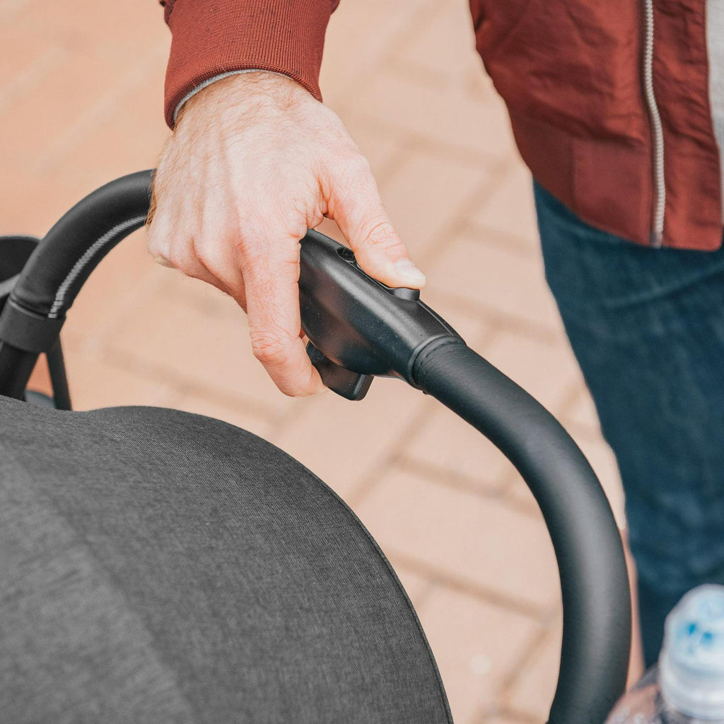 Nouveauté 2026 – Poussette compacte Chicco Presto - Graphite (Gris). Neuve