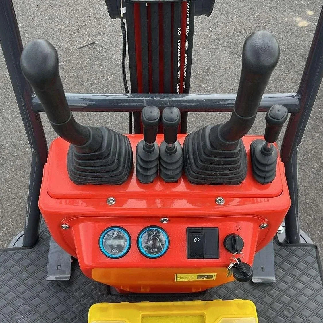 Nouveauté 2026 – Mini-pelle AGT 1 tonne, moteur RATO 13,5 CV | MX15RX