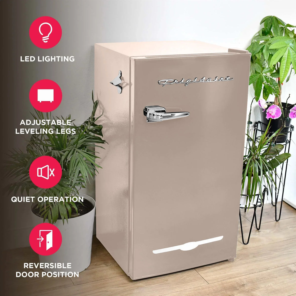 Nouveauté 2026 – Réfrigérateur de bar rétro Frigidaire EFR376-C-PINK 3,2 pi³ (rose), 65 watts, avec ouvre-bouteille latéral