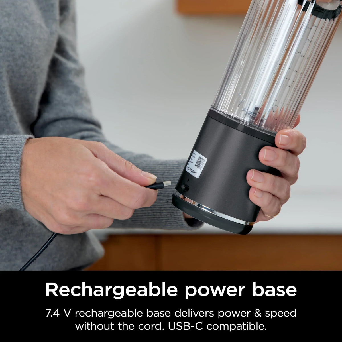 Nouveauté 2026 – Blender portable Ninja Blast , sans fil, bol de 532 ml (18 oz), blender individuel pour milkshakes et smoothies, sans BPA, couvercle étanche et bec verseur, rechargeable par USB-C, pièces compatibles lave-vaisselle, violet métallisé
