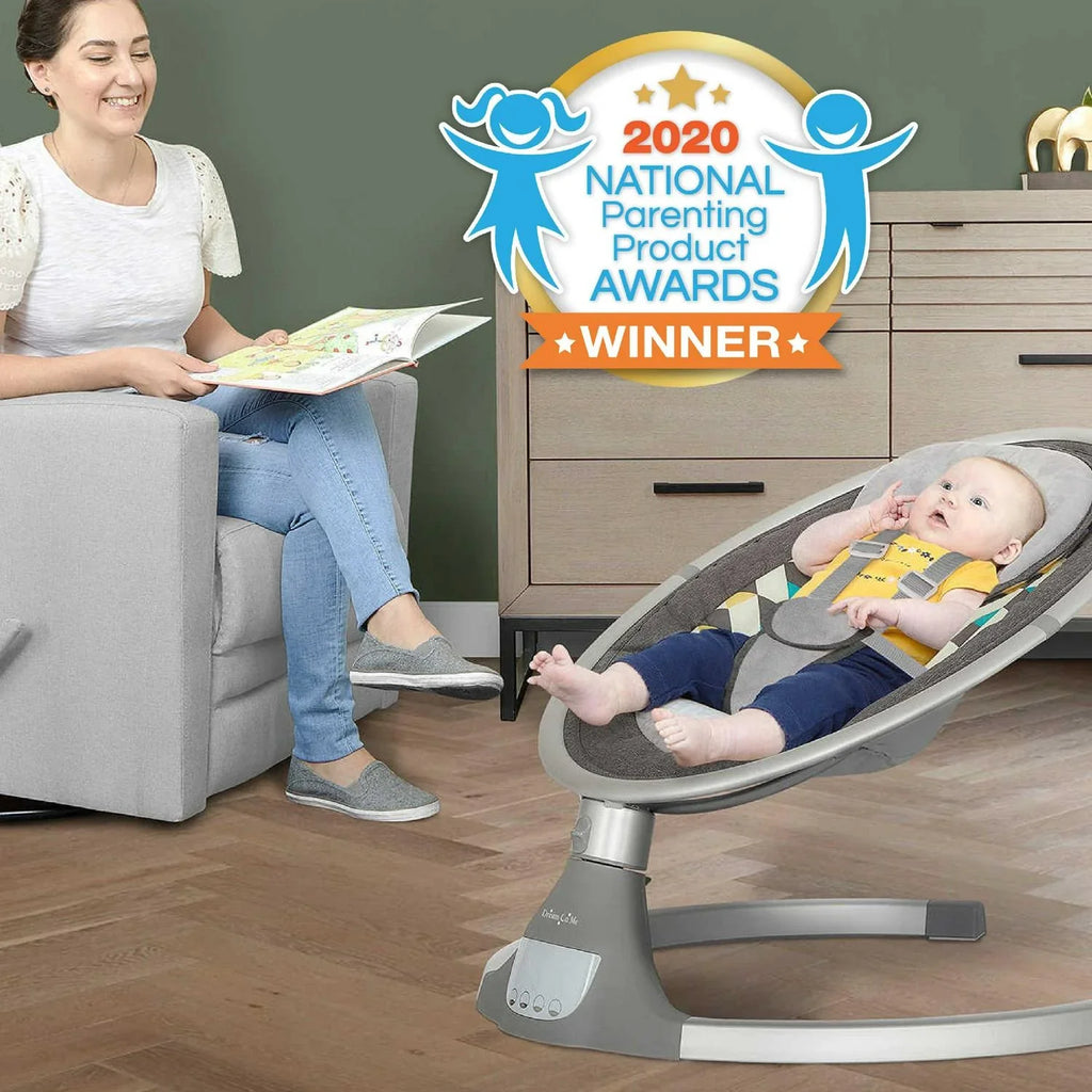 Nouveauté 2026 – Balancelle pour bébé Dream On Me Zazu . Balancelle pour nourrisson. 5 vitesses de balancement. Deux jouets intégrés. Connectivité Bluetooth et télécommande. Gris et bleu