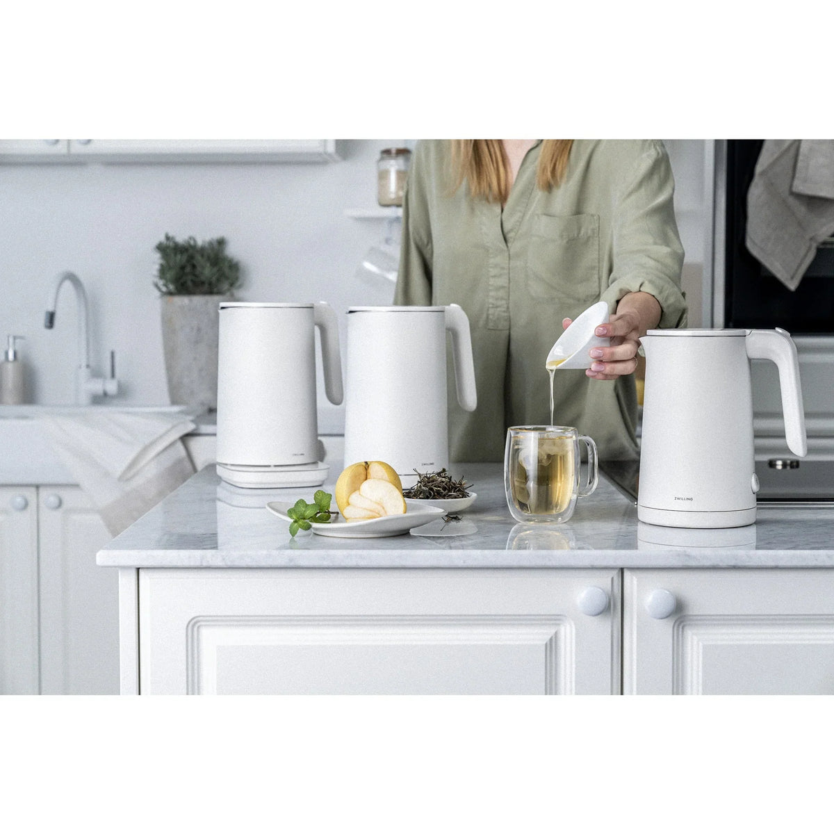 Nouveauté 2026 – Bouilloire électrique sans fil Enfinigy Cool Touch 1 litre ZWILLING , avec eau chaude instantanée - Noire