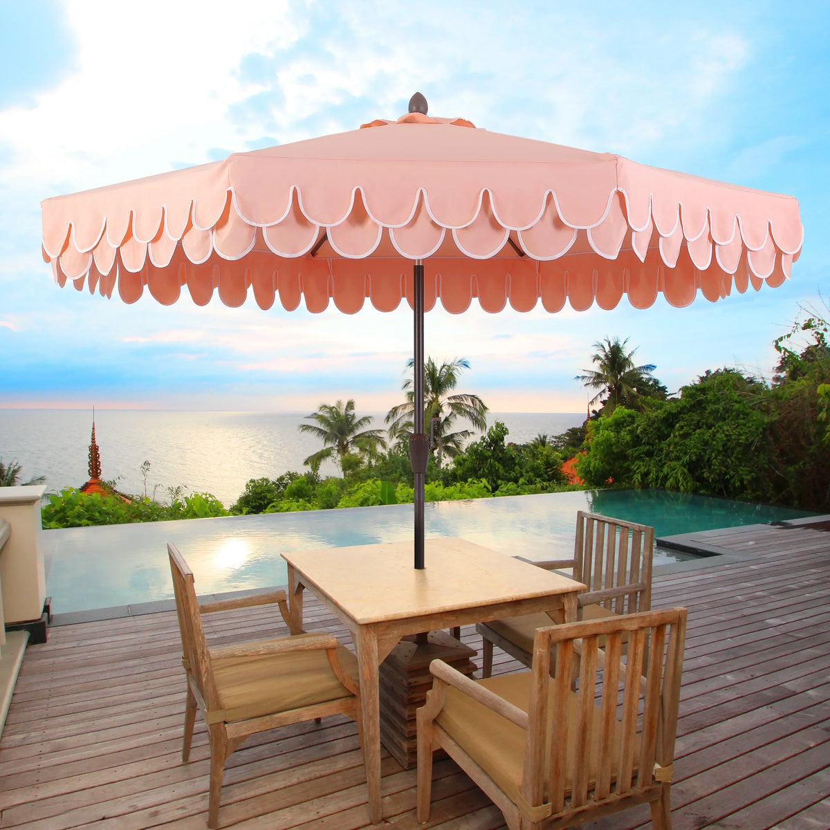 Nouveauté 2026 – Parasol de marché JONATHAN Y Tracy 2,74 m (9 pi), style classique milieu du siècle, franges festonnées, manivelle d'inclinaison automatique, aération et protection UV, rose corail/blanc, mât marron foncé