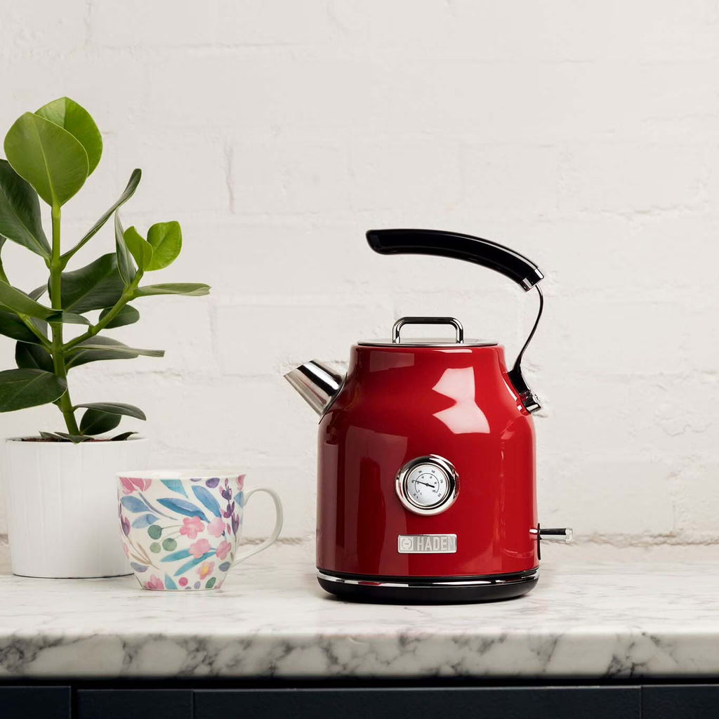 Nouveauté 2026 – Bouilloire électrique Haden Dorset 1,7 litre avec socle, mastic et chrome