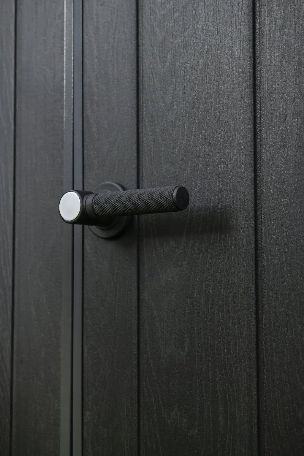 Nouveauté 2026 – Abri de jardin Keter Signature , 3,35 m x 2,13 m, en résine durable avec plancher renforcé et porte verrouillable, couleur noyer