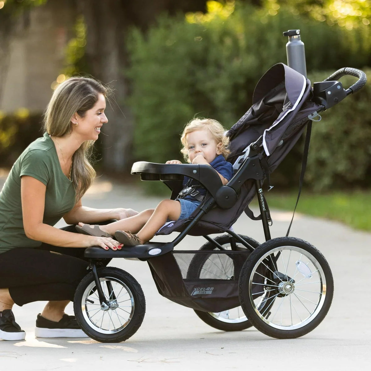 Nouveauté 2026 – Poussette de jogging Baby Trend Xcel-R8 Plus avec lumières LED, modèle . Gris Liberty